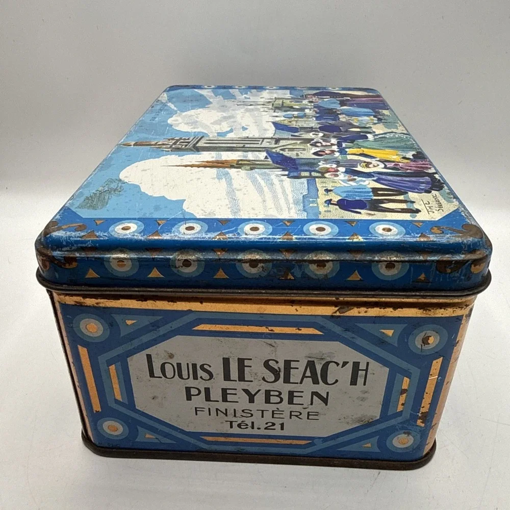 Old French Metal Tin Sur La Place De Pleyben‎ Vibrant Colors 7x5